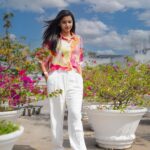 Lavanyaa Instagram - 🤍💖💛💚🤍 📸 @kanyamedia #lavanya #tamil #tamilponnu #ootd #outfitoftheday #fashionstyle #fashion #fashionista #multicolor #chennai #tamilcinema #tamilsongs #love #instagram #instagood #hairstyles #sky #portrait #photooftheday #photography #vijaytvserial #pandianstores #mullai #madurai #airportlook #organicskincare #organic #nomakeup #quotes #girl Chennai, India