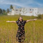 Lavanyaa Instagram - What feel like the end is often the beginning 🪶 📸 @kanyamedia #lavanya #tamil #tamilponnu #tamilsongs #tamilcinema #vijaytv #pandianstores #mullai #palani #black #blackdress #girl #agriculture #sunrise #goodmorning #tiruppur #coimbatore #love #ootd #healthyfood #hairstyles #quotes #photography #photooftheday #tbt #nomakeup #picoftheday #organic #organicskincare #sunset Tirupur