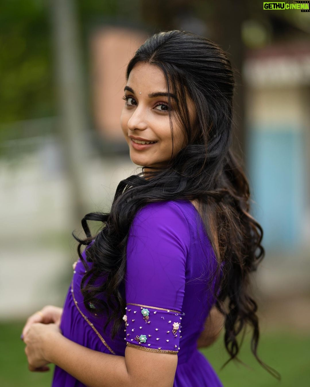 Lavanyaa Instagram - Beauty begins the moment you decide to be yourself π¦ Wearing @sambhaviboutique Hair @m_a_h_i_hairdo Pc @kanyamedia #lavanya #tamil #tamilcinema #tamilsongs #tamilponnu #kollywood #kollywoodcinema #makeup #hairstyles #hair #violet #purple #girl #positivevibes #jasper #jaspertamilmovie #love #ootd #outfitoftheday #sunset #heroine #mullai #pandianstores #vijaytv #tamilactress #chennai #tiruppur #helpothers #photooftheday #christmas Prasad Preview Theatre Saligramam