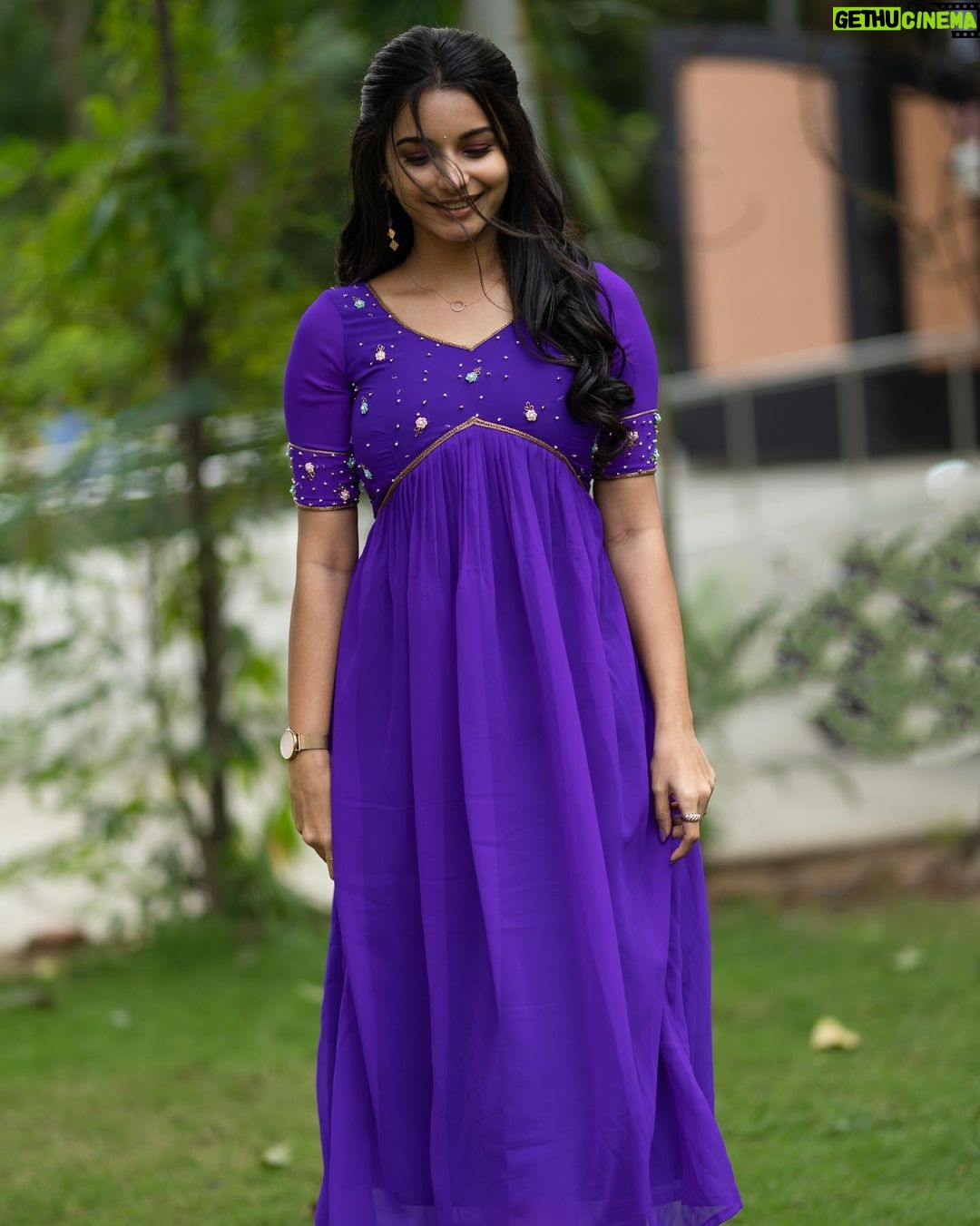 Lavanyaa Instagram - Beauty begins the moment you decide to be yourself π¦ Wearing @sambhaviboutique Hair @m_a_h_i_hairdo Pc @kanyamedia #lavanya #tamil #tamilcinema #tamilsongs #tamilponnu #kollywood #kollywoodcinema #makeup #hairstyles #hair #violet #purple #girl #positivevibes #jasper #jaspertamilmovie #love #ootd #outfitoftheday #sunset #heroine #mullai #pandianstores #vijaytv #tamilactress #chennai #tiruppur #helpothers #photooftheday #christmas Prasad Preview Theatre Saligramam