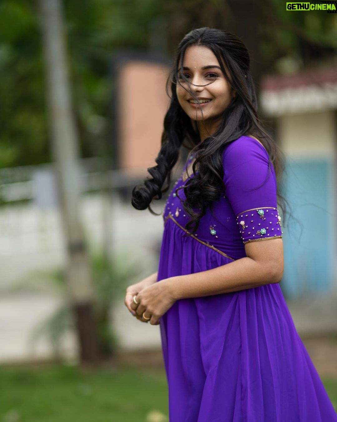 Lavanyaa Instagram - Beauty begins the moment you decide to be yourself π¦ Wearing @sambhaviboutique Hair @m_a_h_i_hairdo Pc @kanyamedia #lavanya #tamil #tamilcinema #tamilsongs #tamilponnu #kollywood #kollywoodcinema #makeup #hairstyles #hair #violet #purple #girl #positivevibes #jasper #jaspertamilmovie #love #ootd #outfitoftheday #sunset #heroine #mullai #pandianstores #vijaytv #tamilactress #chennai #tiruppur #helpothers #photooftheday #christmas Prasad Preview Theatre Saligramam