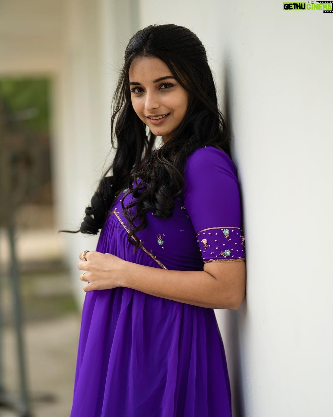 Lavanyaa Instagram - Beauty begins the moment you decide to be yourself π¦ Wearing @sambhaviboutique Hair @m_a_h_i_hairdo Pc @kanyamedia #lavanya #tamil #tamilcinema #tamilsongs #tamilponnu #kollywood #kollywoodcinema #makeup #hairstyles #hair #violet #purple #girl #positivevibes #jasper #jaspertamilmovie #love #ootd #outfitoftheday #sunset #heroine #mullai #pandianstores #vijaytv #tamilactress #chennai #tiruppur #helpothers #photooftheday #christmas Prasad Preview Theatre Saligramam