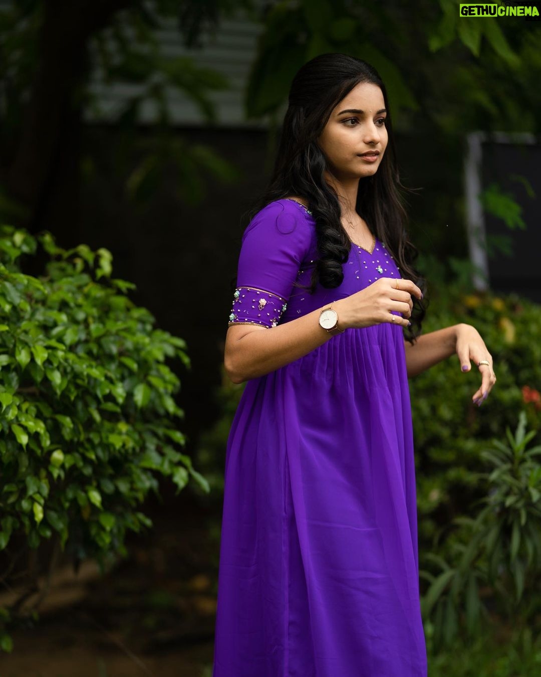 Lavanyaa Instagram - Beauty begins the moment you decide to be yourself π¦ Wearing @sambhaviboutique Hair @m_a_h_i_hairdo Pc @kanyamedia #lavanya #tamil #tamilcinema #tamilsongs #tamilponnu #kollywood #kollywoodcinema #makeup #hairstyles #hair #violet #purple #girl #positivevibes #jasper #jaspertamilmovie #love #ootd #outfitoftheday #sunset #heroine #mullai #pandianstores #vijaytv #tamilactress #chennai #tiruppur #helpothers #photooftheday #christmas Prasad Preview Theatre Saligramam