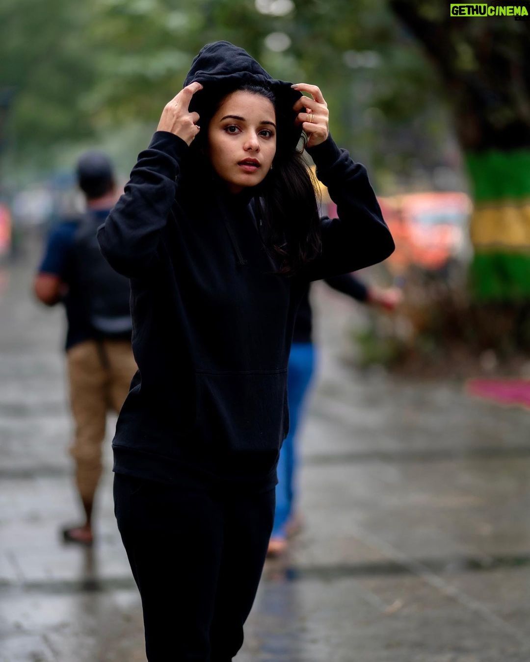 Lavanyaa Instagram - hello winter ❄️ 📷 @kanyamedia #winter #winteroutfit #winterfashion #mandouscyclone #welcomedecember #rain #rainyday #hoodie #streetstyle #streetphotography #portraitphotography #photography #chennai #chennairains #tamilponnu #lavanya #pandianstores #mullai #sippikulmuthu #queenofmadras #kanya #nomakeup #birthday #shoes #elevenparis #vijaytv #photooftheday #ootd #outfitoftheday #fashion Chennai, India