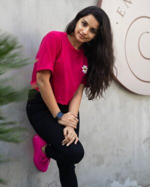 Lavanyaa Instagram - We grow through what we go through .

#nomakeup #pink #black #me #zeromakeup #favlook #pinkshoes #gothrough #blackpink #picturebook #pictures #picoftheday #ootd