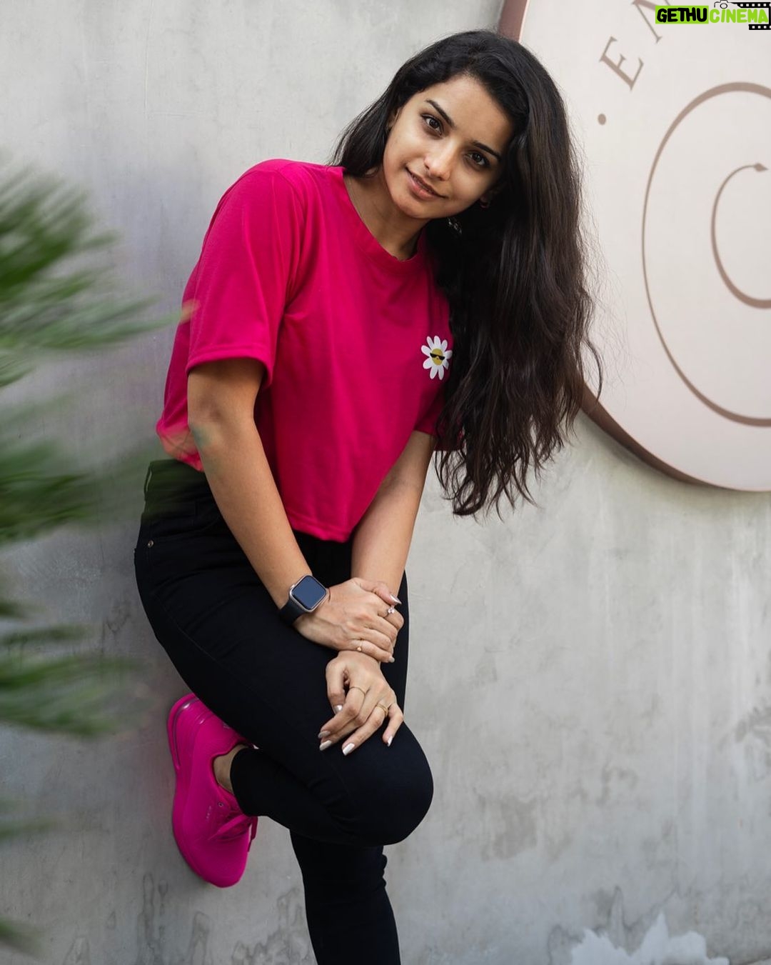 Lavanyaa - 79K Likes - We grow through what we go through .
#nomakeup #pink #black #me #zeromakeup #favlook #pinkshoes #gothrough #blackpink #picturebook #pictures #picoftheday #ootd