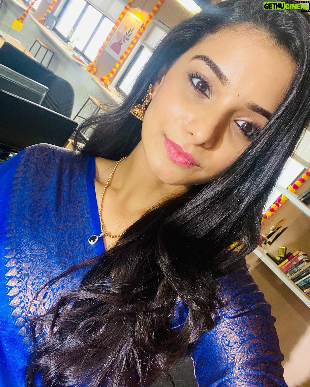 Lavanyaa Instagram - On request🧚🏻♀️ Thanks for all the love you guys have sent for Ramya’s saree look❤️ #saree #sareefashion #blue #golden #ramya #vmo #office #tgic #ramyavmo #aha #ahatamil #webseries #ott #love #instagood #instafashion #insta Chennai, India