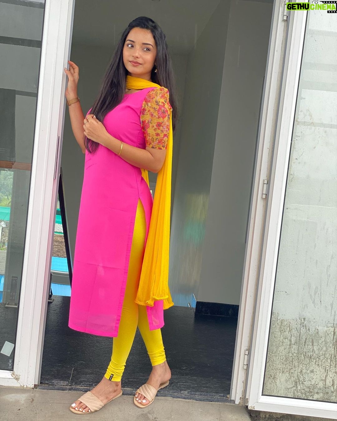 Lavanyaa Instagram - What’s meant to be Will always find its way. Always. Outfit @sambhaviboutique #pink #salwar #yellow #organza #life #quote #way #active #instagram #instagood #insta #picture #picoftheday Melur - Madurai
