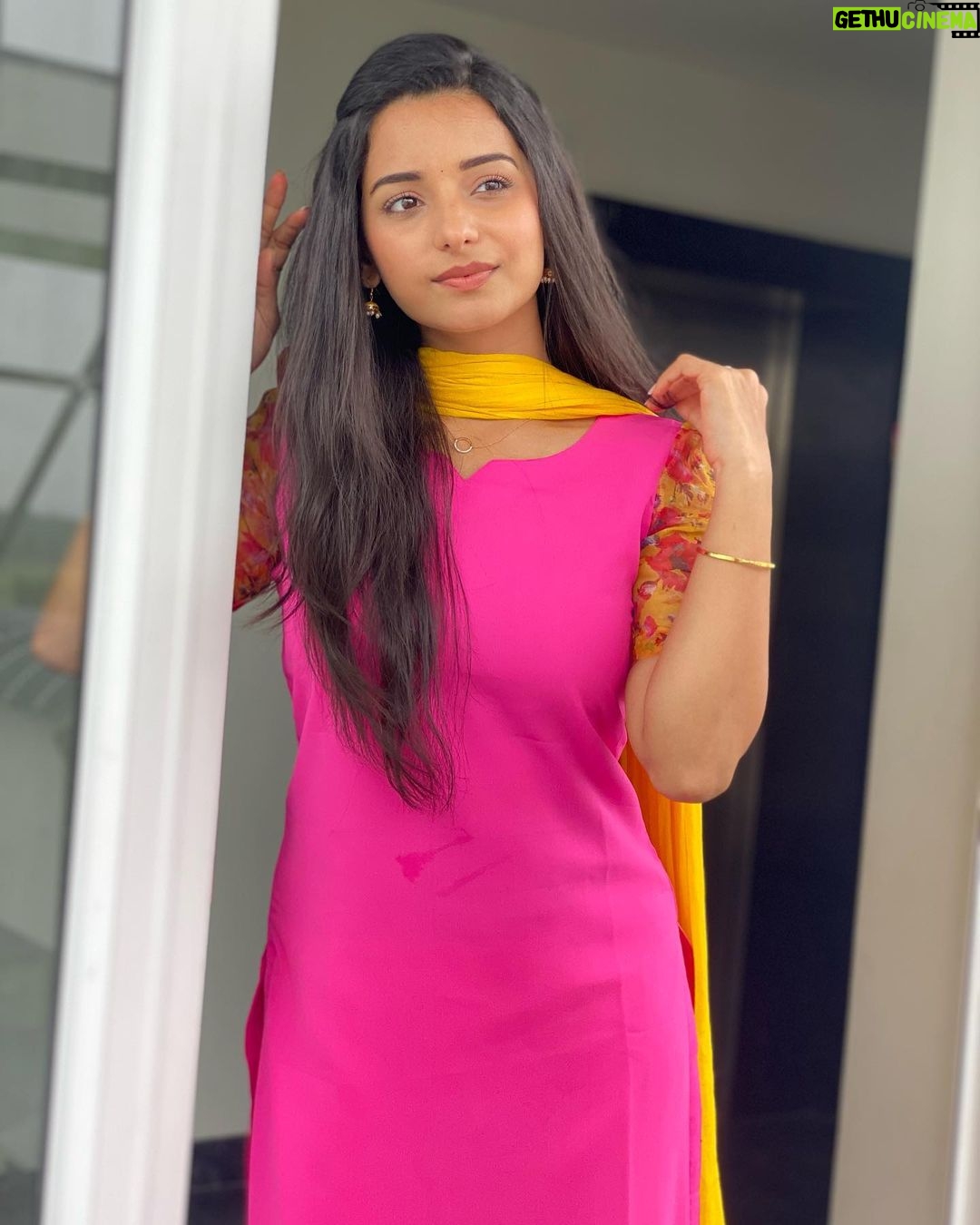 Lavanyaa Instagram - What’s meant to be Will always find its way. Always. Outfit @sambhaviboutique #pink #salwar #yellow #organza #life #quote #way #active #instagram #instagood #insta #picture #picoftheday Melur - Madurai