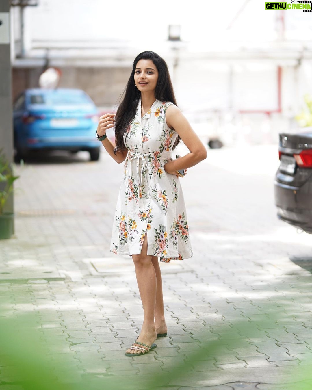 Lavanyaa - 73.7K Likes - The sky is yours even if you’re learning to fly.
#life #lifestyle #quotes #happy #meaningful #white #fav #lavanya #instagood #instagram #gasolina