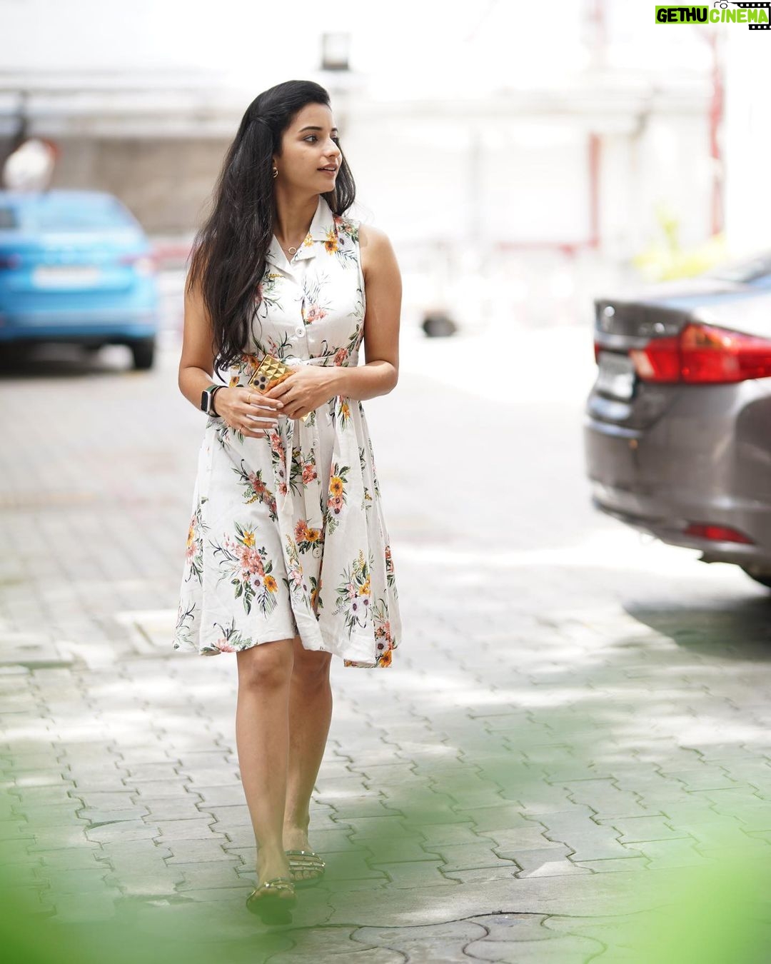 Lavanyaa - 73.7K Likes - The sky is yours even if you’re learning to fly.
#life #lifestyle #quotes #happy #meaningful #white #fav #lavanya #instagood #instagram #gasolina