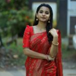 Lavanyaa Instagram - Keeping it simple ‘ Outfit @sambhaviboutique #saree #sareetraditional #sareelover #red #redsaree #trending Chennai, India
