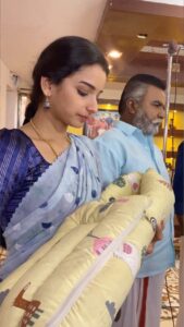 Lavanyaa Instagram - Hand fan as 👶🏻 🫣😂 #pandianstores❤ #pandianstores #mullai #mullaiattrocity #shoot #shooting #seriallife