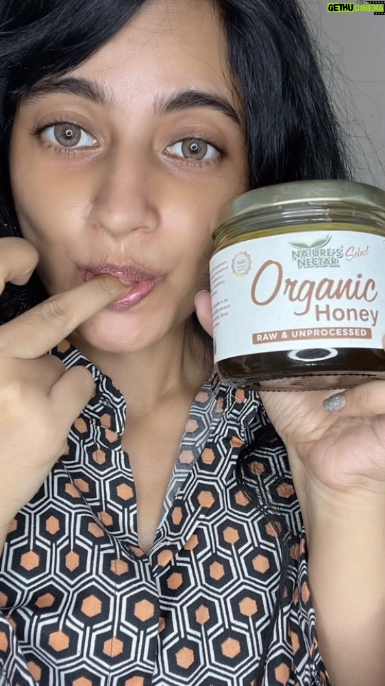 Leslie Tripathy Instagram - @naturesnectarindia The Natures Nectar Organic Honey 🐝 is so healthy, I add it to my morning green tea and drink to detox my body. Whenever I need to eat something sweet I take one spoon of this wonderful honey as it’s healthy aswell as yummy #organichoney #honeylovers🍯 Mumbai, Maharashtra