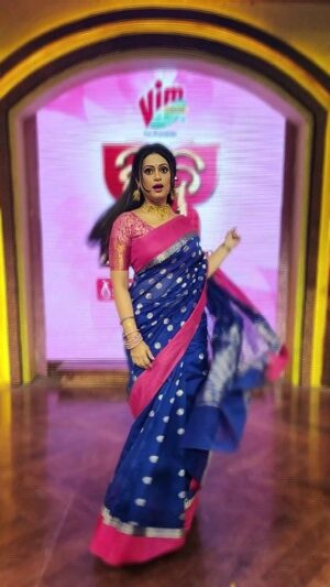 Lipi Mohapatra Instagram - Bolo.....😃😃
.
.
#lipi #90ssongs #lipimohapatra #reeitfeelit #reelinstagram #viral #reelsindia #reels #happy #didino1
