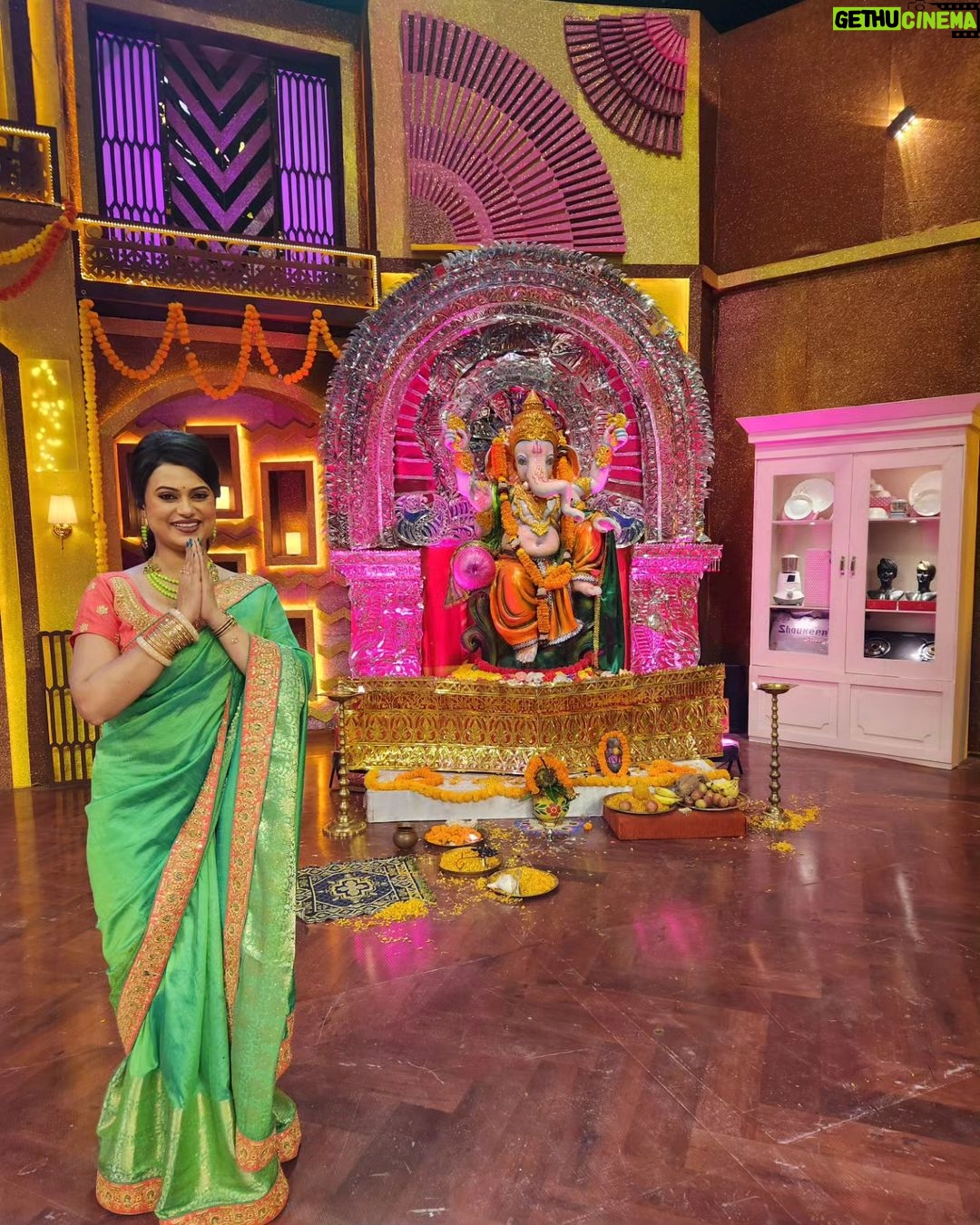 Lipi Mohapatra Instagram - Agyaan ke andhera hatakar gyaan ki roushni bharde mere Bappa.... SUBHA GANESH CHATURTHI 🙏 . . . #lipi #ganeshpuja #didino1 #ganeshchaturthi #festivlook #festival #bappa #bappamorya #blessed #pujavibes #puja #pujavibes