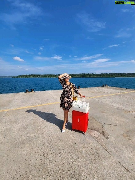 Lipi Mohapatra Instagram - Sun,sea and me....... shining like a pearl.❤️❤️❤️ . . #lipimohapatra #sea #travelphotography #travelgram #trip #metime #selflove #happysoul #sun #beauty #beachlover #instalike #fashion #intagram #reelkarofeelkaro #reelinstagram #viral #happyme Havelock Island,andaman Islands
