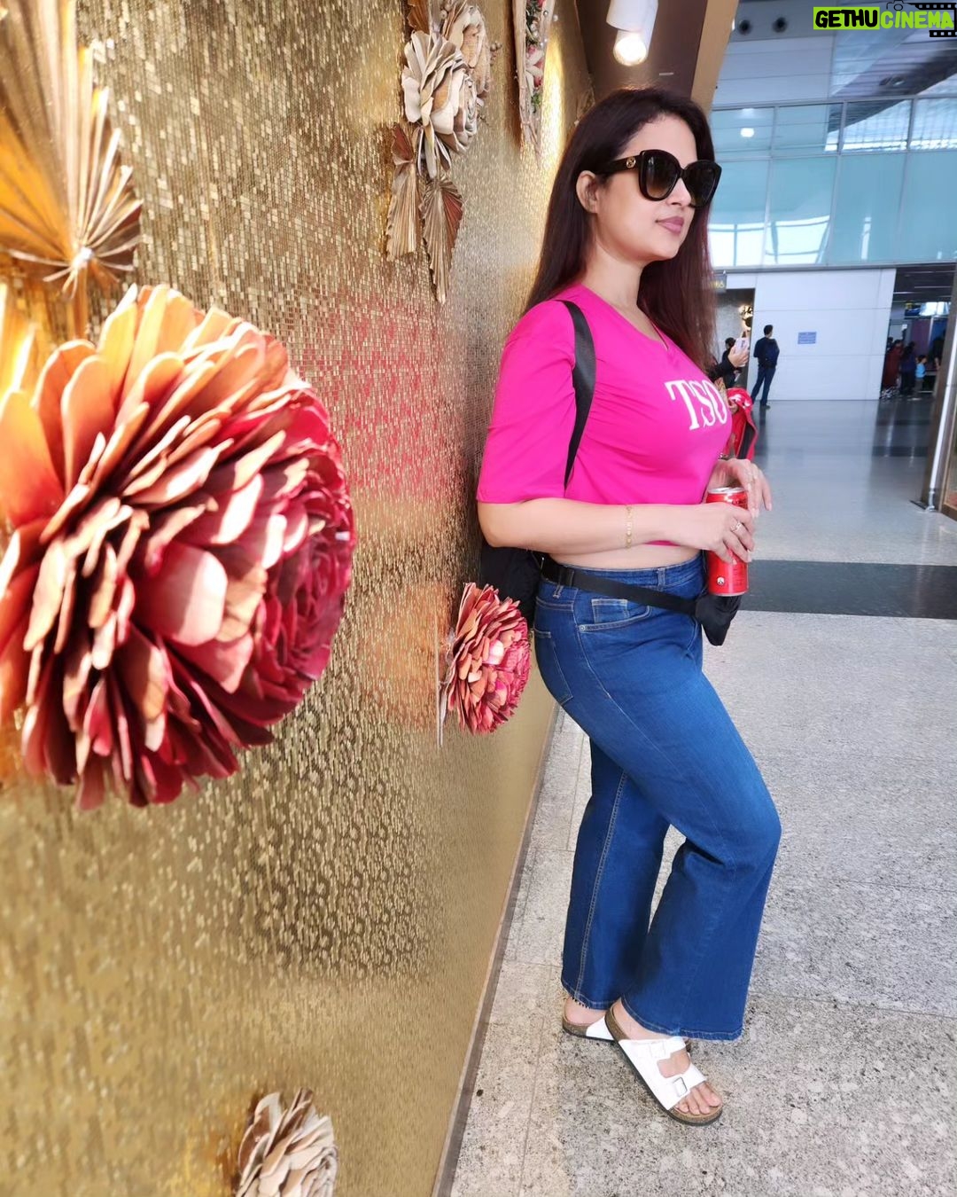 Lipi Mohapatra Instagram - "Sometimes I wonder why i even bother." . . #lipi #lipimohapatra #relax #instafashion #instalike #instagram #trending #mood #respect #selfreminder #beyou #noregrets #loveyourself #loveislove #life