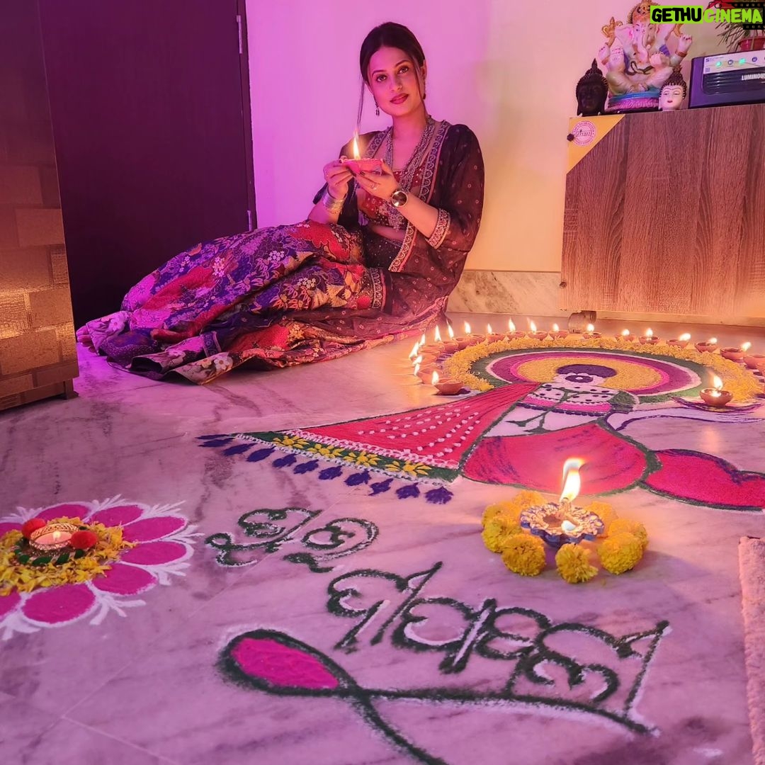 Lipi Mohapatra - 14.8K Likes - Diwali vibes 🪔😊🪔
.
.
#Diwali #lipi #trending #festivlook #CelebrationVibes #celebration #happysoul #happydiwali #happyvibes #vibes #family #actress #didino1 #festival #festive #trend #diwali