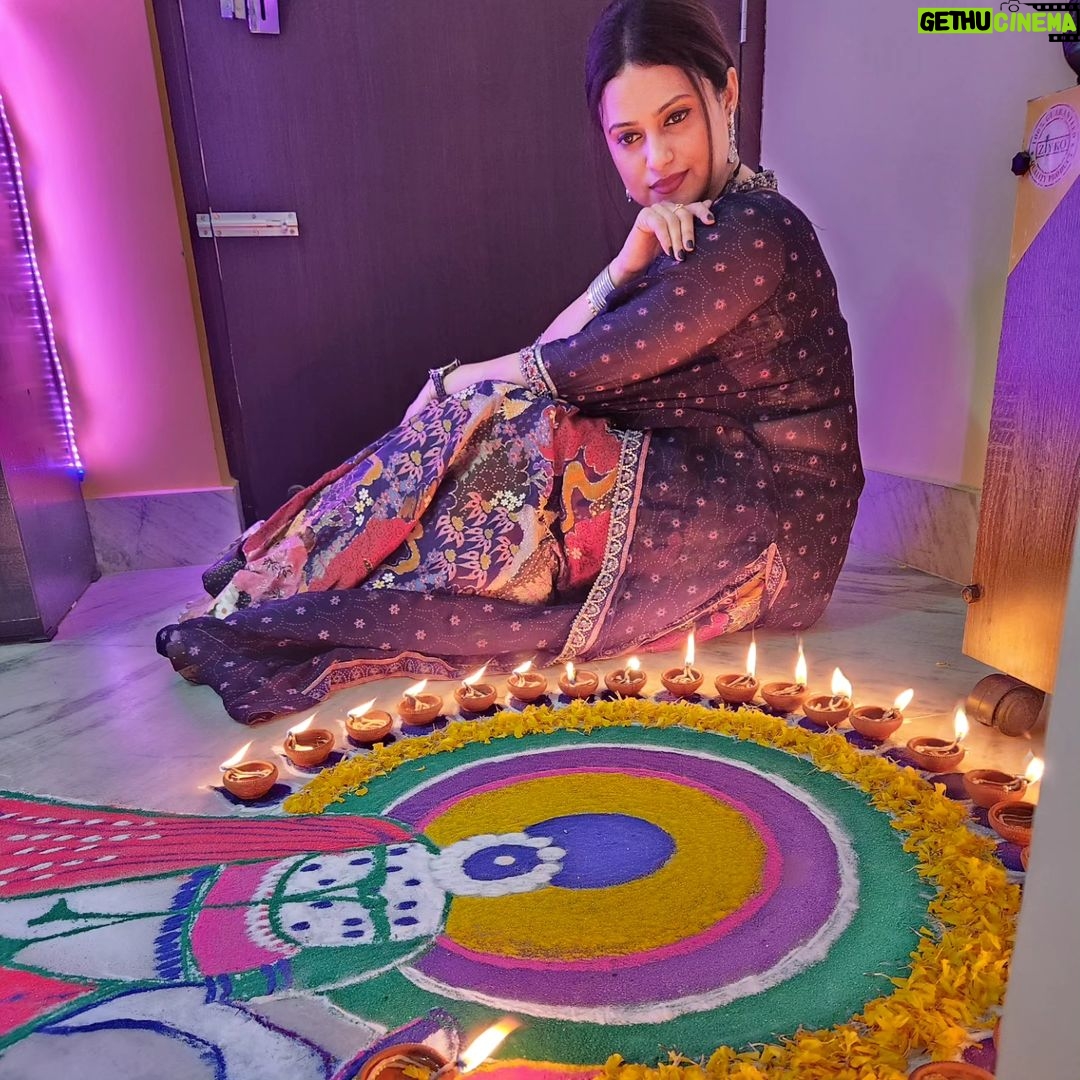 Lipi Mohapatra - 14.8K Likes - Diwali vibes 🪔😊🪔
.
.
#Diwali #lipi #trending #festivlook #CelebrationVibes #celebration #happysoul #happydiwali #happyvibes #vibes #family #actress #didino1 #festival #festive #trend #diwali