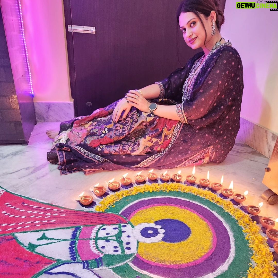 Lipi Mohapatra - 14.8K Likes - Diwali vibes 🪔😊🪔
.
.
#Diwali #lipi #trending #festivlook #CelebrationVibes #celebration #happysoul #happydiwali #happyvibes #vibes #family #actress #didino1 #festival #festive #trend #diwali