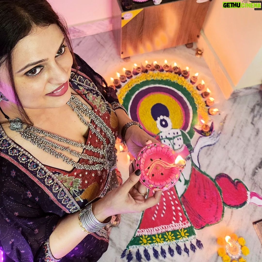 Lipi Mohapatra - 14.8K Likes - Diwali vibes 🪔😊🪔
.
.
#Diwali #lipi #trending #festivlook #CelebrationVibes #celebration #happysoul #happydiwali #happyvibes #vibes #family #actress #didino1 #festival #festive #trend #diwali