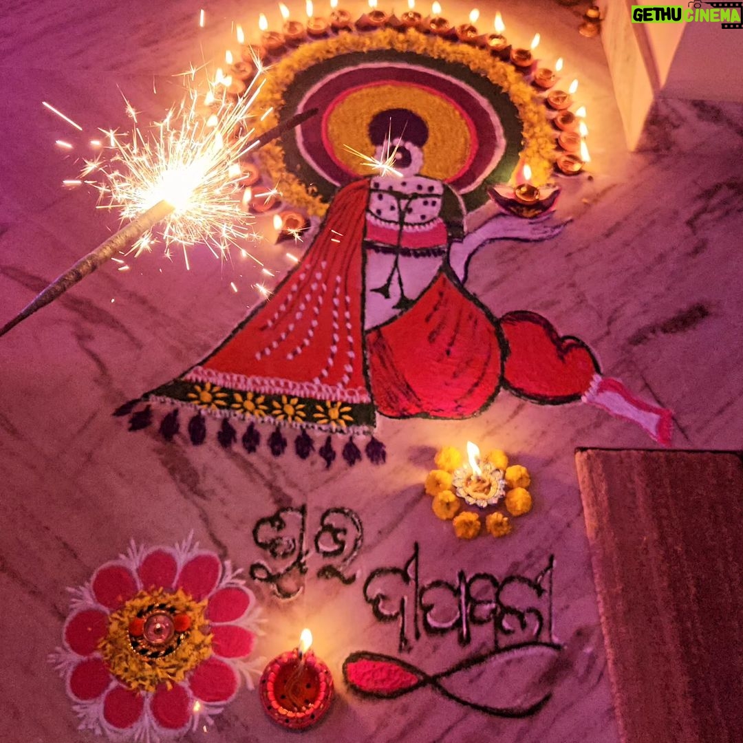 Lipi Mohapatra - 14.8K Likes - Diwali vibes 🪔😊🪔
.
.
#Diwali #lipi #trending #festivlook #CelebrationVibes #celebration #happysoul #happydiwali #happyvibes #vibes #family #actress #didino1 #festival #festive #trend #diwali