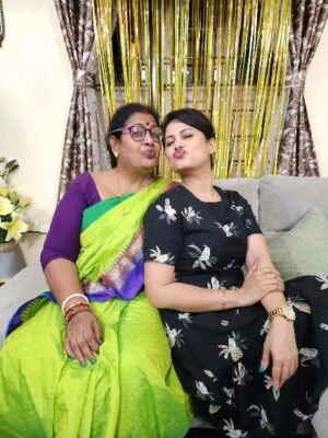 Lipi Mohapatra Instagram - Mere ho mere tum🫰🫶
.
.
#lipi #maa #momlove #birthday #CelebrationVibes #intamood #instalike #instalove #homesweethome #instagram #trending #Durgapuja #2023
