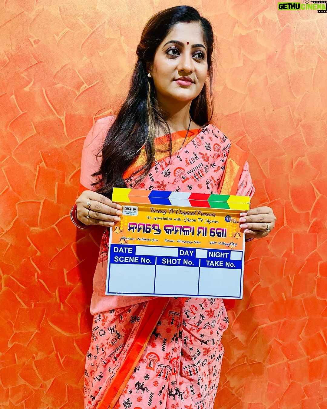 Lipsa Mishra Instagram - Namaste Kamala maa go ππ» @tarangcineproductions @tarangtv New day New project π«Άπ» #namastekamalamaago #tarangcineproductions #tarangtv #movie #shooting #work #insta #instapic #picoftheday #viralpost Cuttack, Orissa