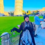 Lipsa Mishra Instagram - #dulhanbanami🔥❤️ #leaningtowerofpisa #europe #europetravel #pisa #trendingreels #lipsamishra #lipsamishraactor Leaning tower of Pisa, Pisa, Italy