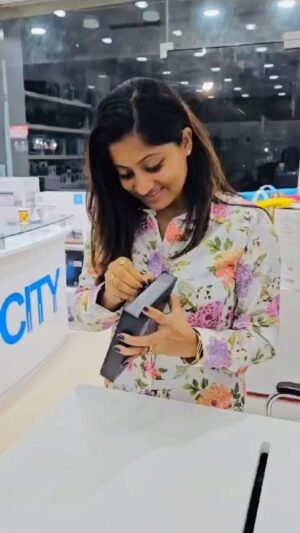 Lipsa Mishra Instagram - 1/2 Marriagge anniversary gift  #galaxyzfold5 from @akki88haka  Thank you Husband & I love you More ❤️. #couplegoals #happyme #husbandandwife #lipsamishra #lipsamishraactor