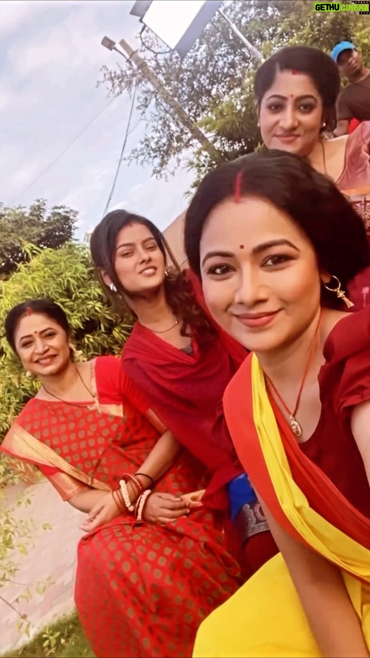 Lipsa Mishra Instagram - Had the most amazing time shooting with @lipssamishrra @official_sumanpattnaik and Madhu Apa in ‘Namaste Kamala Maago’ Premieres on @tarangplusodisha and @tarangtv at 6pm !!!! #odiamovie #odiafilm #tarangtv