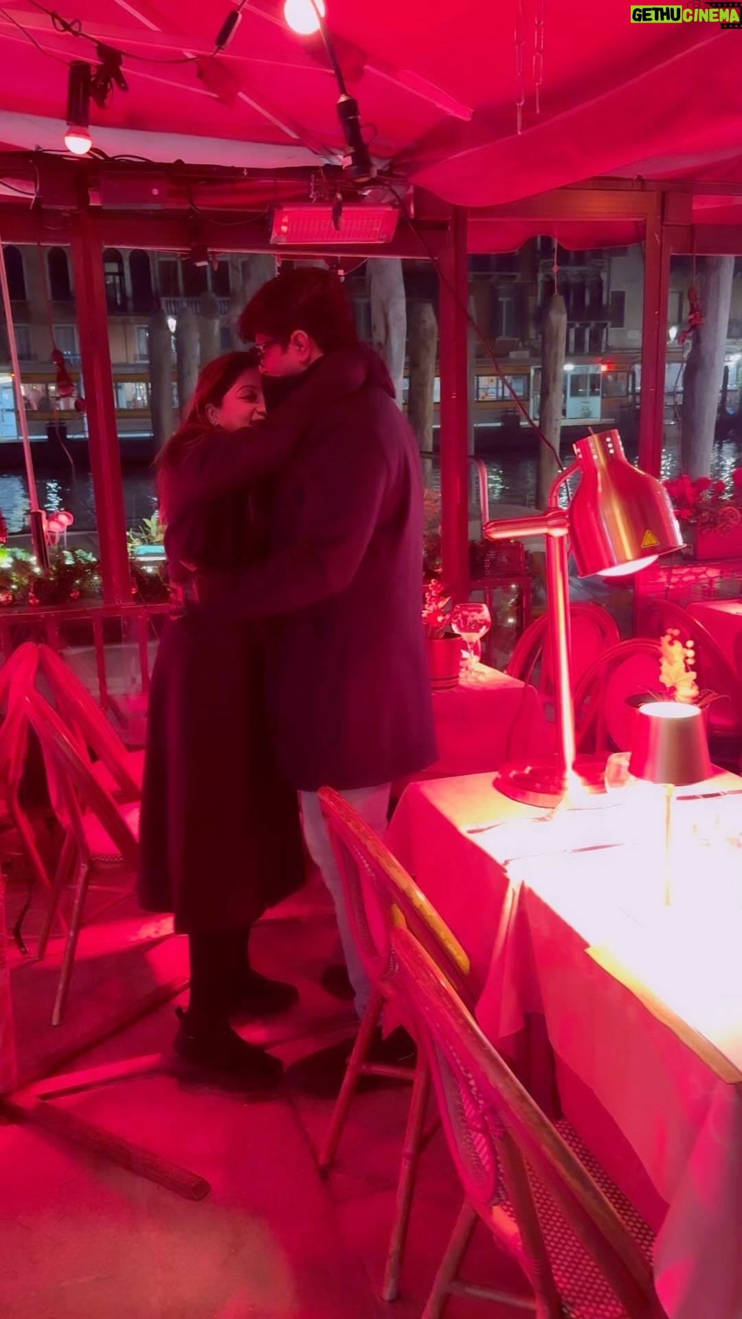 Lipsa Mishra Instagram - An evening in Venice with my Bae❤️ #couplegoals #traveldairies #venice #venezia #italy #eurotrip #lipsamishra #lipsamishraactor Venice, Itally