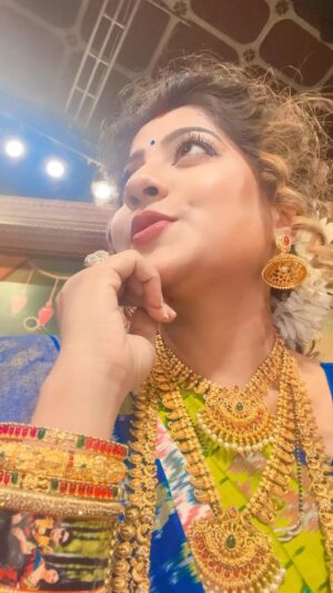 Lipsa Mishra Instagram - Lyrics toh yaad nahene the pur gaana bahat pasand hai❤️