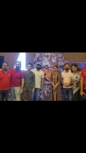 Lipsa Mishra Instagram - ଯେତେବେଳେ କଳାକାର ହେଇଗଲେ ଦର୍ଶକ 🙏 I am so grateful to my Ollywood family who came to watch Pushkara and went back home with Pushkara in their heart ❤️ 
#pushkata #odisha #odia #ollywood @tarangcineproductions @rreventscineproduction @rajshrifilms