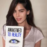 Lisa Haydon Instagram - HEAR HEAR! My sister @malika.haydon has published her book today. It is SUCH A GOOD READ. So honest, real, smart, funny and full of truth, making the simple wise and the wise simple. Guys ! You can read it for free for the next five days on Amazon kindle… Link to free download in bio. Click ”the buy now for free” button. Don’t miss this!! ♥️♥️♥️