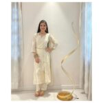 Loveleen Kaur Sasan Instagram - Shop this beautiful dress now Outfit: @karaj_jaipur 💫 Sliders : @footfuel_ 💫