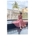 Loveleen Kaur Sasan Instagram - The feels so pretty in this block print set @the_fashionist_boutique ... love the colour n the classy yet indian touch it offers ... 💫💫 . . #prettyinpink @the_fashionist_boutique 🌸 . . Jutti @themoccasinstudio 🌸