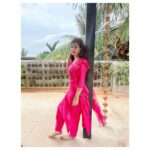 Loveleen Kaur Sasan Instagram - Feeling all sorts of Beautiful🌸🌸 🌸 🌸 🌸 Outfit: @dimpledesignstudio 🌸