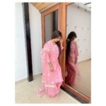 Loveleen Kaur Sasan Instagram - And in middle of all the chaos ,I kept counting my blessings🙌🏻 #livewithgratitude♥️ . .. Wearing this beautiful chanderi silk chikankari suit from @thechikanlabel 🌸..... Checkout their latest collection 🌸