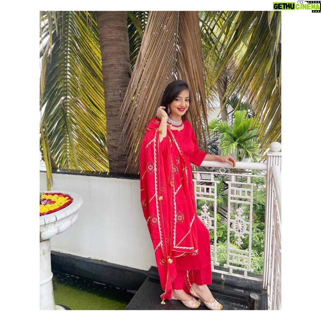 Loveleen Kaur Sasan Instagram - The festivities begin!✨ ✨ ✨ ✨ Outfit: @bunaai ✨ Jutti: @kala.india ✨