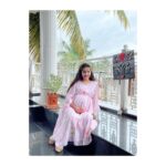 Loveleen Kaur Sasan Instagram – 🤰🤎

Outfit: @momzjoy 💕