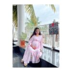 Loveleen Kaur Sasan Instagram - 🤰🤎 Outfit: @momzjoy 💕