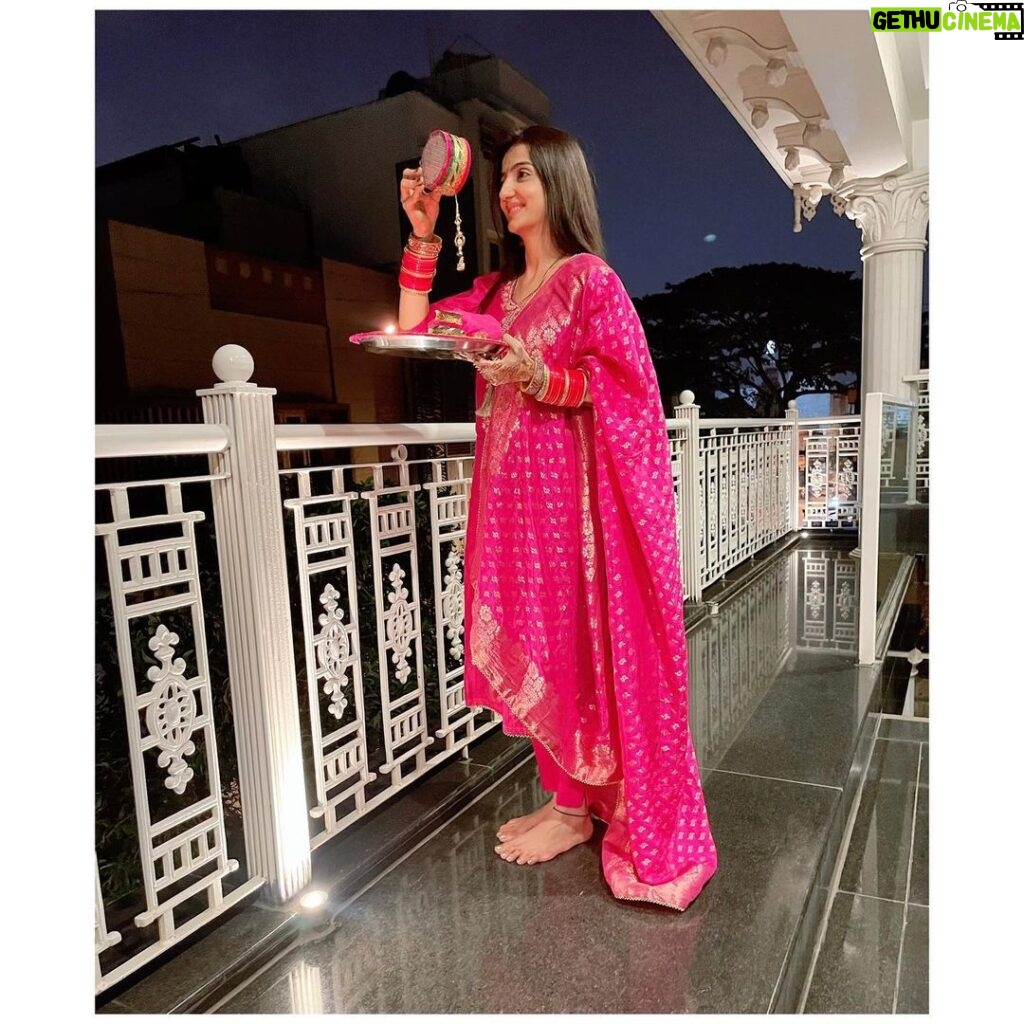 Loveleen Kaur Sasan Instagram - Wishing you all a happy Karvachauth and happy fasting ladies.. May you and yours be blessed with health , protection and abundance always🌝🤩♥️