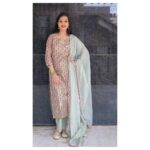 Loveleen Kaur Sasan Instagram - Wearing: @karaj_jaipur 🤩🤩