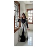 Loveleen Kaur Sasan Instagram - Stay kind 🤍 It makes you beautiful 💫 . . . . . . . . . . . . . @vastrabymilonee 💫