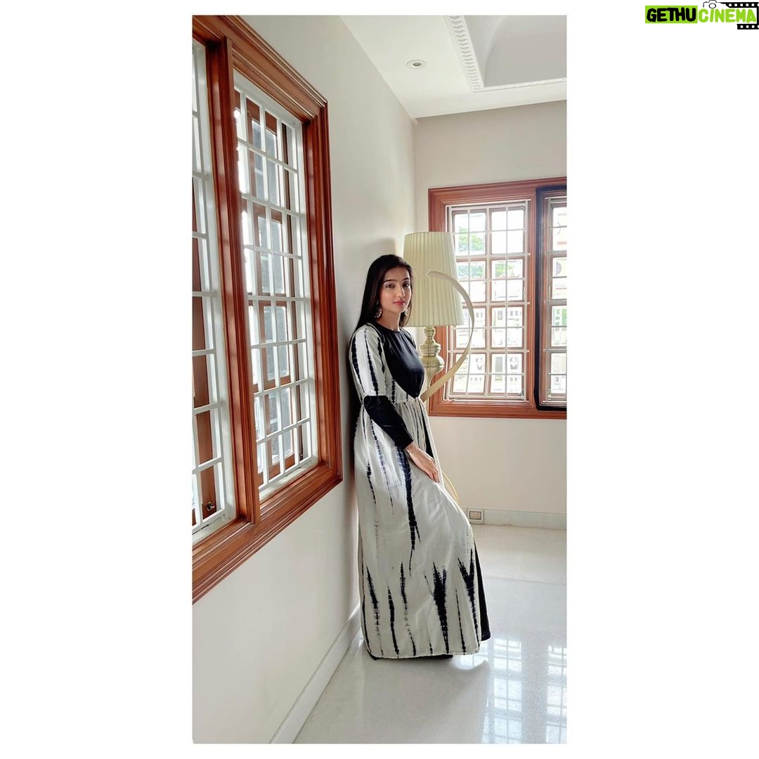 Loveleen Kaur Sasan Instagram - Stay kind 🤍 It makes you beautiful 💫 . . . . . . . . . . . . . @vastrabymilonee 💫