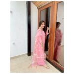 Loveleen Kaur Sasan Instagram - And in middle of all the chaos ,I kept counting my blessings🙌🏻 #livewithgratitude♥️ . .. Wearing this beautiful chanderi silk chikankari suit from @thechikanlabel 🌸..... Checkout their latest collection 🌸