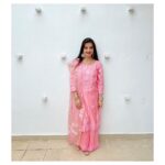 Loveleen Kaur Sasan Instagram - And in middle of all the chaos ,I kept counting my blessings🙌🏻 #livewithgratitude♥️ . .. Wearing this beautiful chanderi silk chikankari suit from @thechikanlabel 🌸..... Checkout their latest collection 🌸