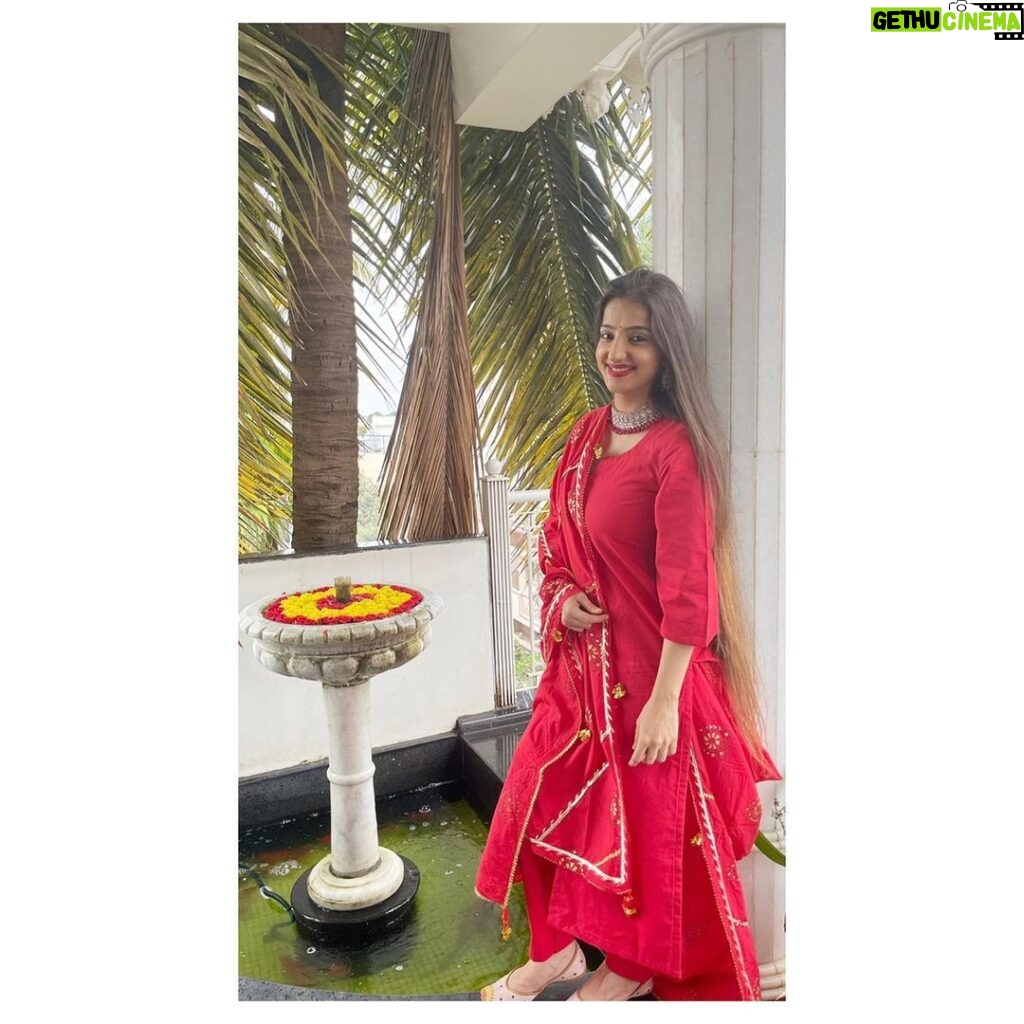 Loveleen Kaur Sasan Instagram - The festivities begin!✨ ✨ ✨ ✨ Outfit: @bunaai ✨ Jutti: @kala.india ✨